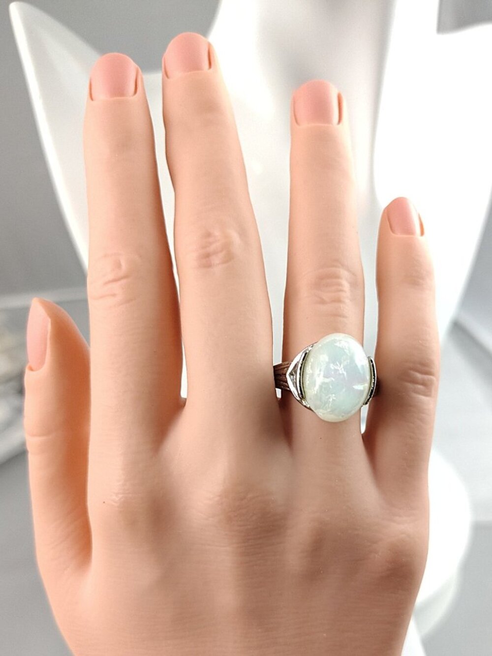 Faux Pearl/Shell Ring - Picture 3 of 4